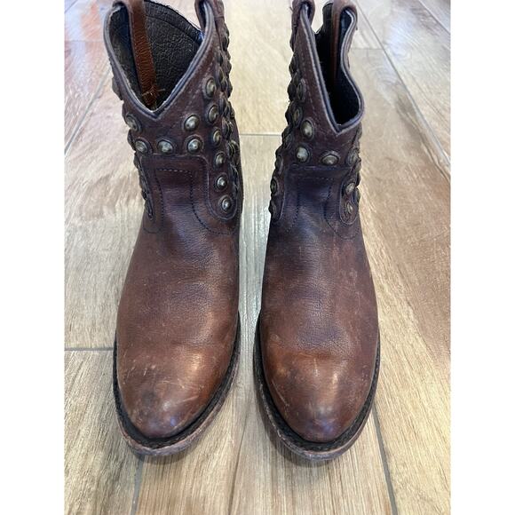 Frye Wyatt Cognac Disc Studded Moto Distressed Brown Boots Size 8B - Picture 9 of 10
